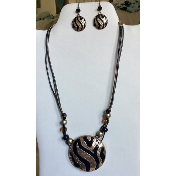 Kenneth Cole KC Jewelry Necklace Disc Pendant & Earrings Black Tiger Animal Prnt - Picture 4 of 12